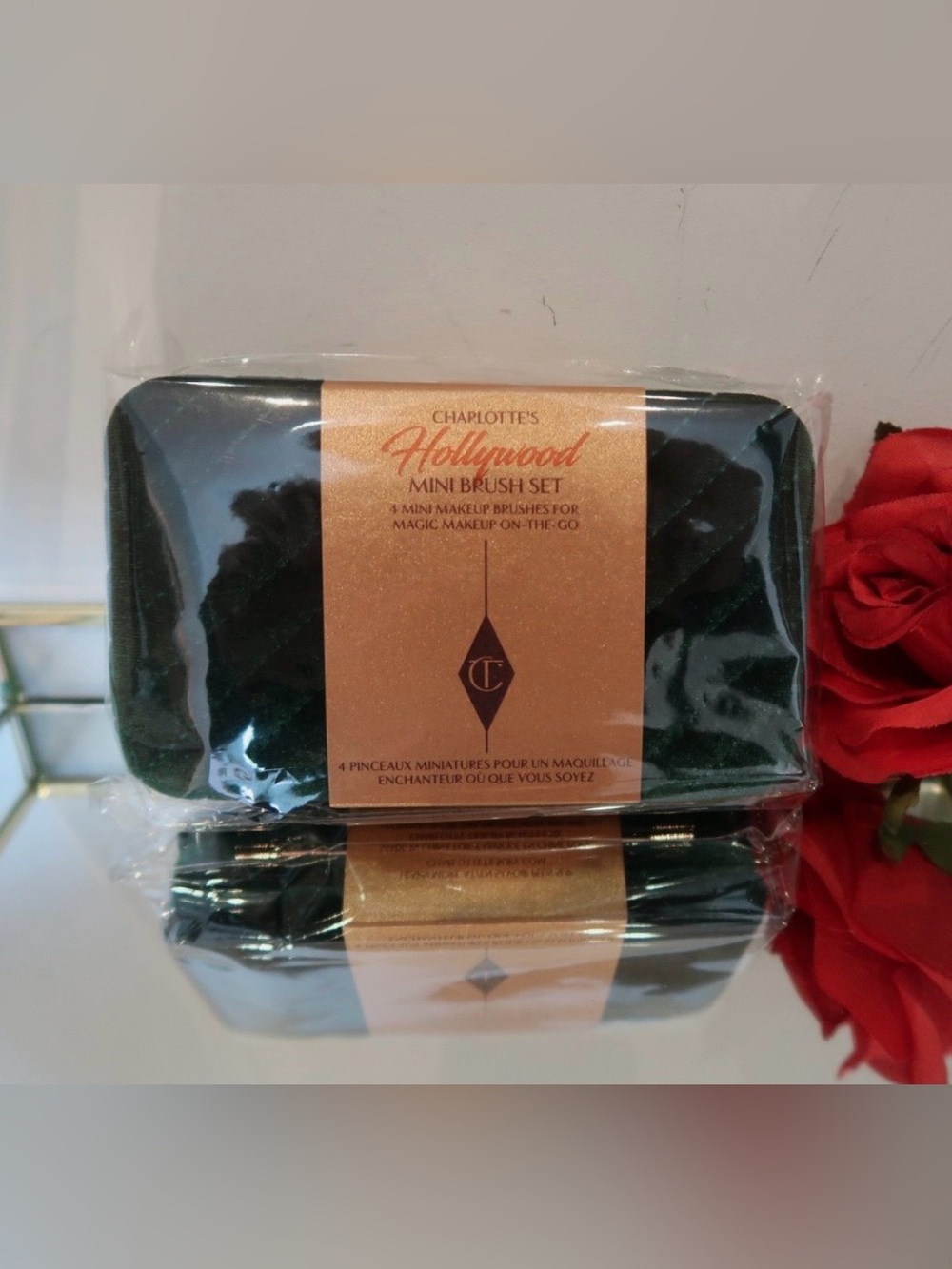 CHARLOTTE TILBURY MINI BRUSH SET in a GREEN VELVET CLUTCH - BRAND NEW in Plastic - Picture 7 of 17
